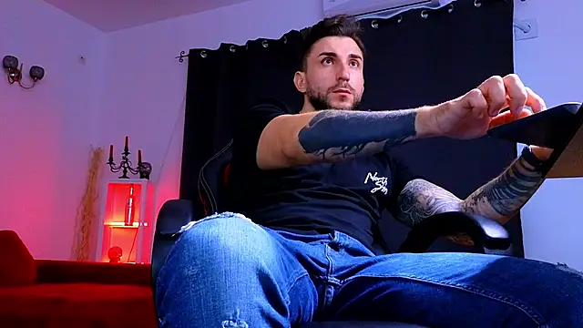 MightyAaron66 online show from September 10, 3:32 pm