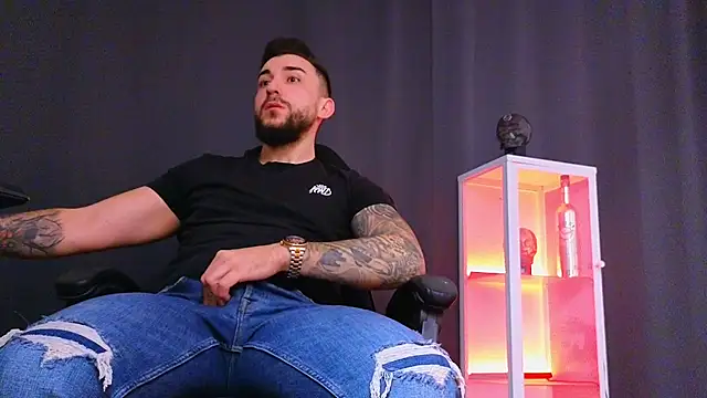 MightyAaron66 online show from January 18, 3:46 am