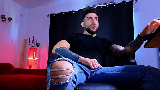 MightyAaron66 online show from November 24, 7:42 am