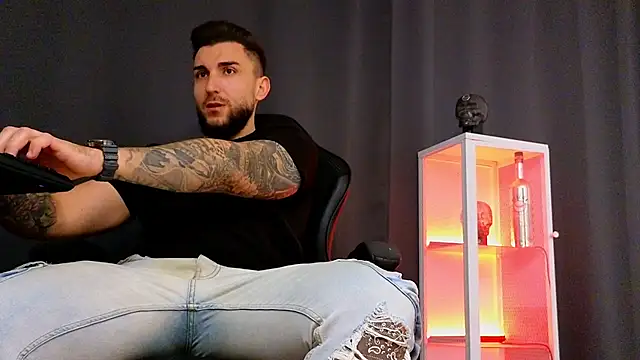 MightyAaron66 online show from February 3, 5:46 pm