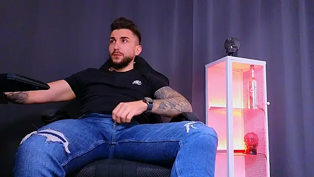 MightyAaron66 online show from February 14, 3:05 pm