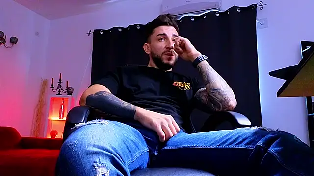 MightyAaron66 online show from October 18, 6:40 am