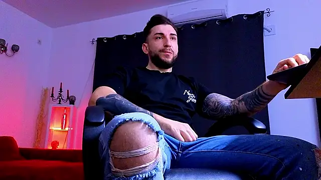 MightyAaron66 online show from February 10, 5:23 am