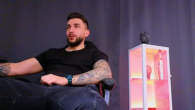 MightyAaron66 online show from January 3, 9:15 am