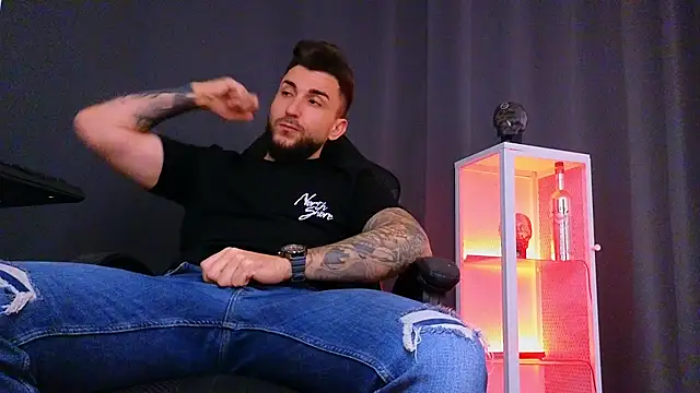 MightyAaron66 online show from February 6, 1:21 pm