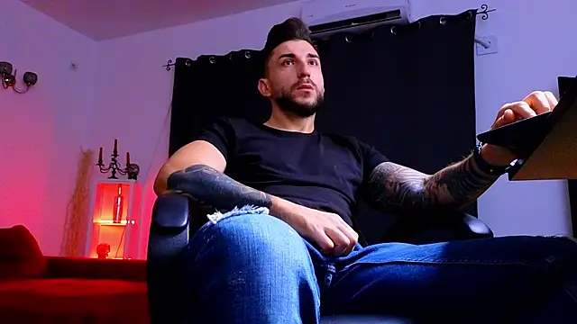 MightyAaron66 online show from September 19, 2:56 am