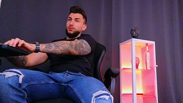 MightyAaron66 online show from February 7, 7:40 am