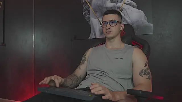 JacksonOlsenn online show from November 13, 9:30 pm