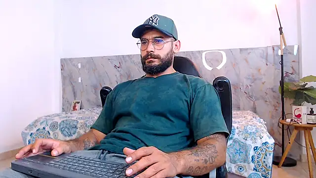 hanz col online show from November 25, 1:51 am