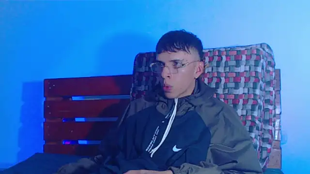 Keeny16 online show from February 25, 6:14 am