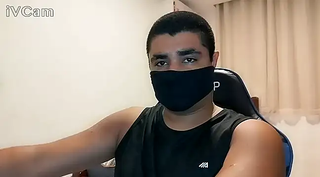 Snapshot of LeoPutaria chatting on January 1, 1:05 pm LeoPutaria online show from January 1, 1:05 pm