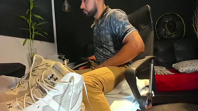 alessandro wye online show from October 17, 6:50 am