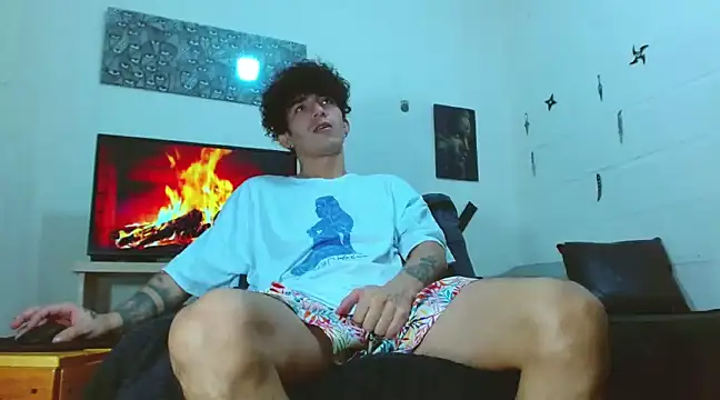 targuerian22 online show from December 18, 4:31 am