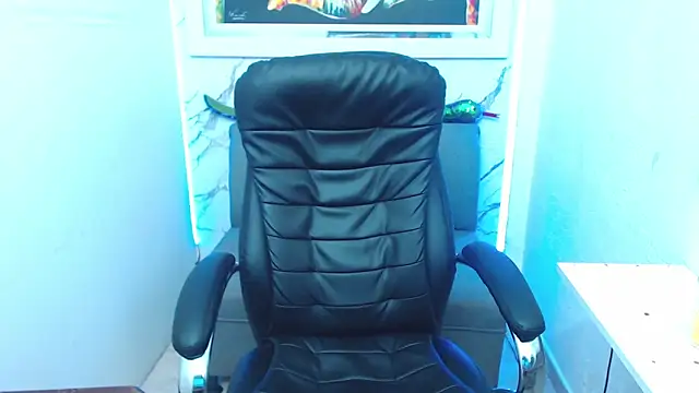 targuerian22 online show from October 12, 4:39 am