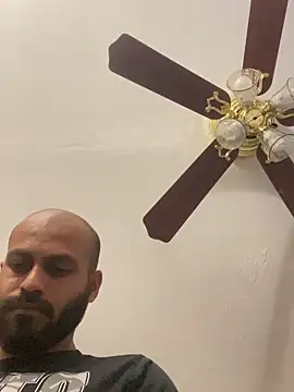 islandvybee55 online show from April 18, 5:47 pm