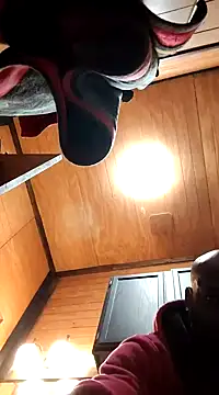 SukItSlo444 online show from December 13, 4:33 am