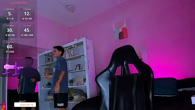 Ian Castillo  online show from October 24, 11:45 am