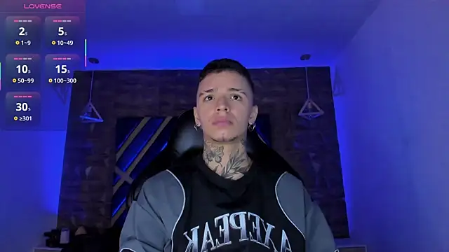 Ian Castillo  online show from April 13, 11:22 am