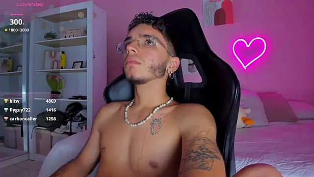 Ian Castillo  online show from March 15, 3:48 pm