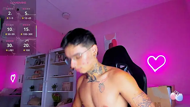 Ian Castillo  online show from September 15, 11:22 am