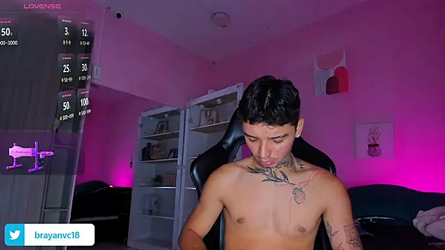 Ian Castillo  online show from October 8, 11:36 am