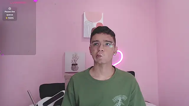 Ian Castillo  online show from December 20, 11:10 am