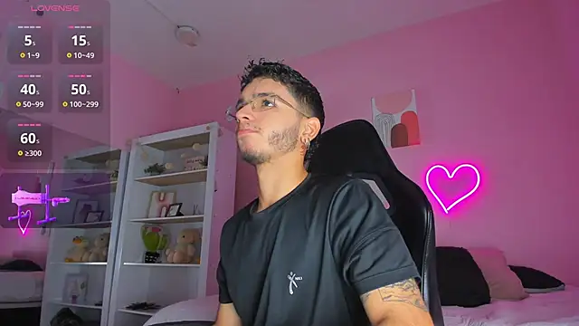 Ian Castillo  online show from March 1, 11:17 am