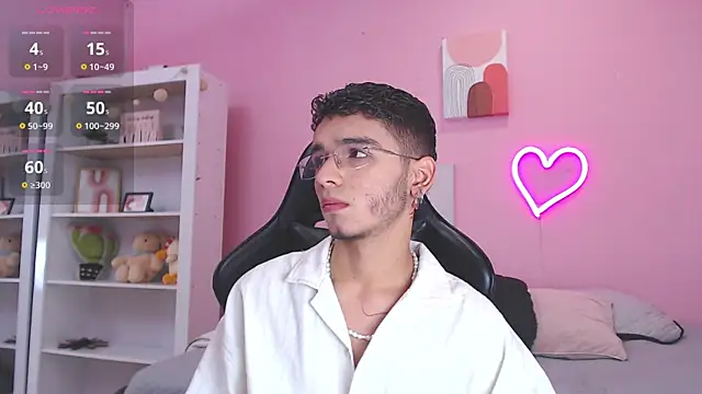 Ian Castillo  online show from January 23, 11:15 am