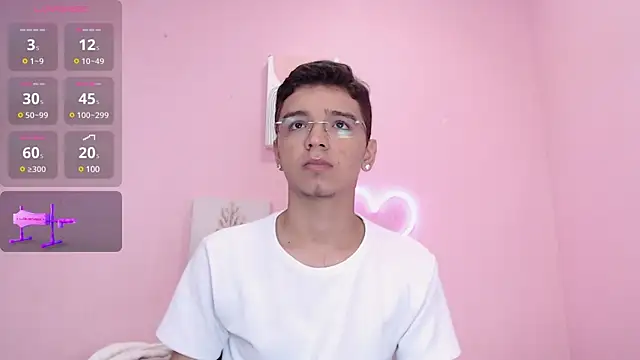 Ian Castillo  online show from December 10, 11:22 am