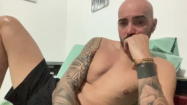 Snapshot of alessandromori91 chatting on September 8, 8:08 pm alessandromori91 online show from September 8, 8:08 pm