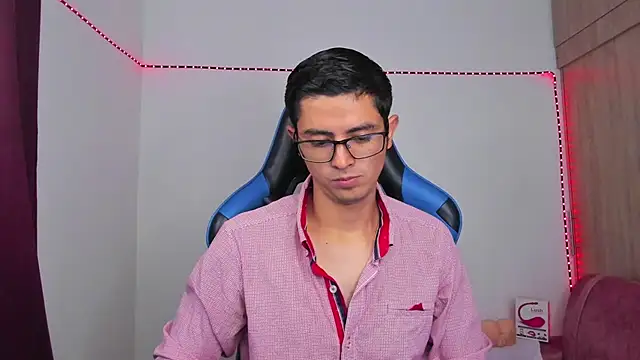 Snapshot of Ethan_Sai___ chatting on December 4, 1:14 am Ethan Sai    online show from December 4, 1:14 am