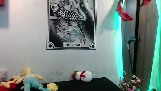 Justyn Ross online show from December 13, 11:55 pm