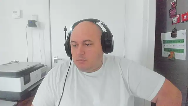 Snapshot of BigromeoXX chatting on December 14, 1:27 pm BigromeoXX online show from December 14, 1:27 pm