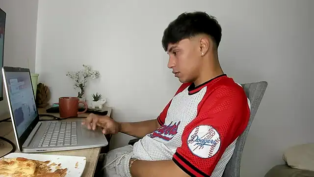 Snapshot of jonmaykolrose chatting on October 22, 8:00 pm jonmaykolrose online show from October 22, 8:00 pm