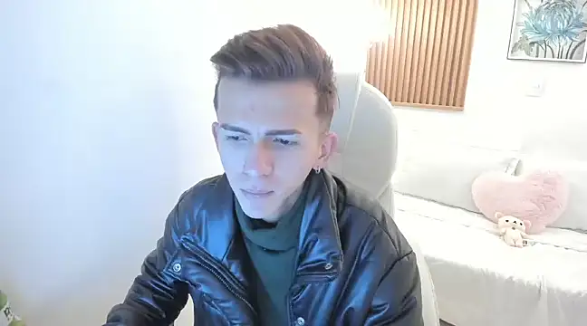 smallgiant27 online show from January 4, 6:09 am