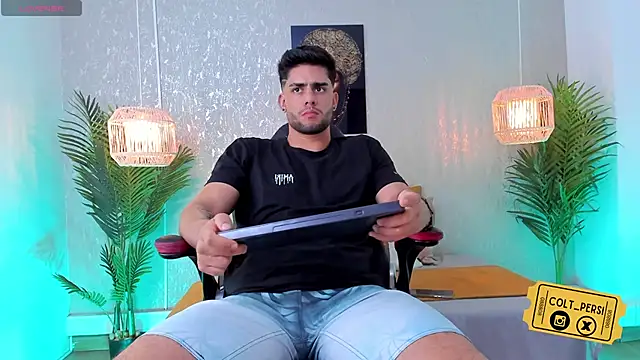 Colt Perci online show from December 19, 4:34 am