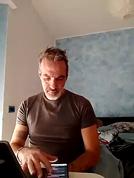 Snapshot of Marcolino183 chatting on March 7, 2:56 pm Marcolino183 online show from March 7, 2:56 pm