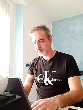 Snapshot of Marcolino183 chatting on March 3, 3:03 pm Marcolino183 online show from March 3, 3:03 pm