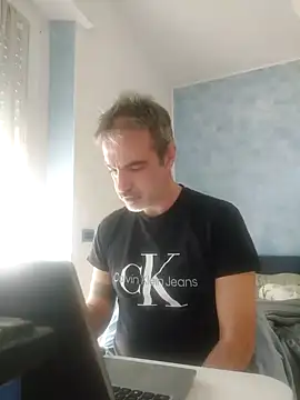 Snapshot of Marcolino183 chatting on March 19, 8:55 am Marcolino183 online show from March 19, 8:55 am