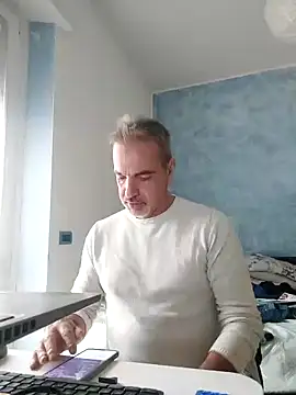 Snapshot of Marcolino183 chatting on October 22, 8:51 am Marcolino183 online show from October 22, 8:51 am