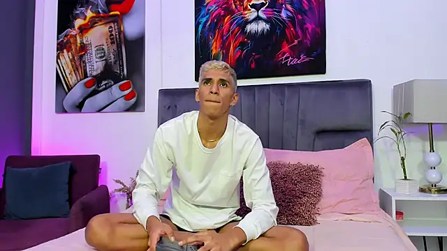 kieran derek online show from December 28, 8:25 pm