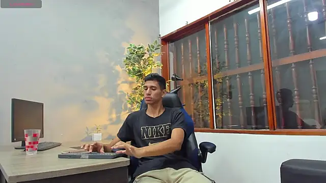 kieran derek online show from December 14, 7:25 pm