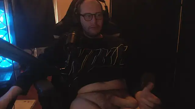 chicostick413 online show from November 6, 3:15 pm