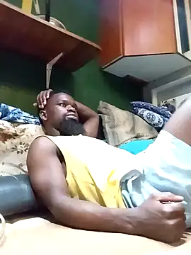 Snapshot of Chocolate_factory_man chatting on December 11, 8:16 pm Chocolate factory man online show from December 11, 8:16 pm