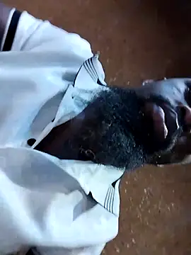 Snapshot of Chocolate_factory_man chatting on October 29, 10:34 pm Chocolate factory man online show from October 29, 10:34 pm