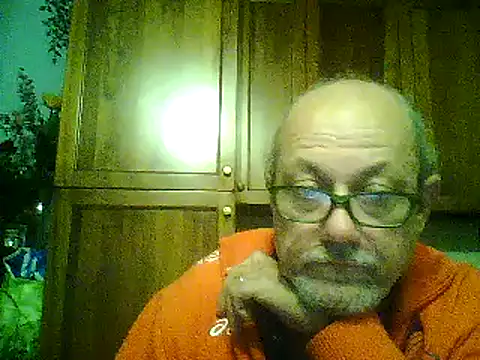 Snapshot of gianbragallini chatting on December 22, 10:47 pm gianbragallini online show from December 22, 10:47 pm