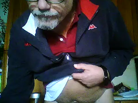 Snapshot of gianbragallini chatting on March 8, 2:27 pm gianbragallini online show from March 8, 2:27 pm