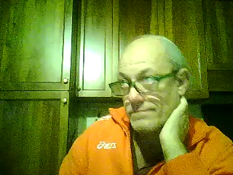 Snapshot of gianbragallini chatting on December 6, 10:30 pm gianbragallini online show from December 6, 10:30 pm