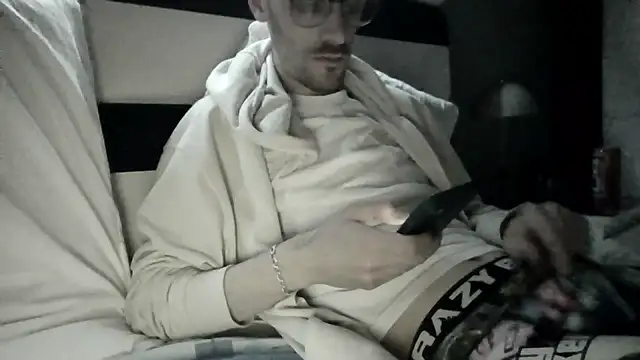 passif520 online show from April 7, 8:31 pm