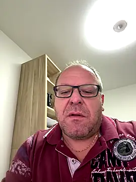 coupleLatinaLovers online show from October 15, 4:53 am